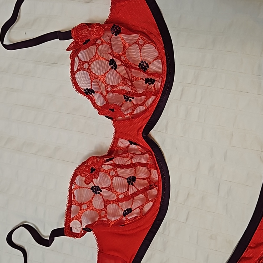 Bra and thong panty set - Picture 5 of 8